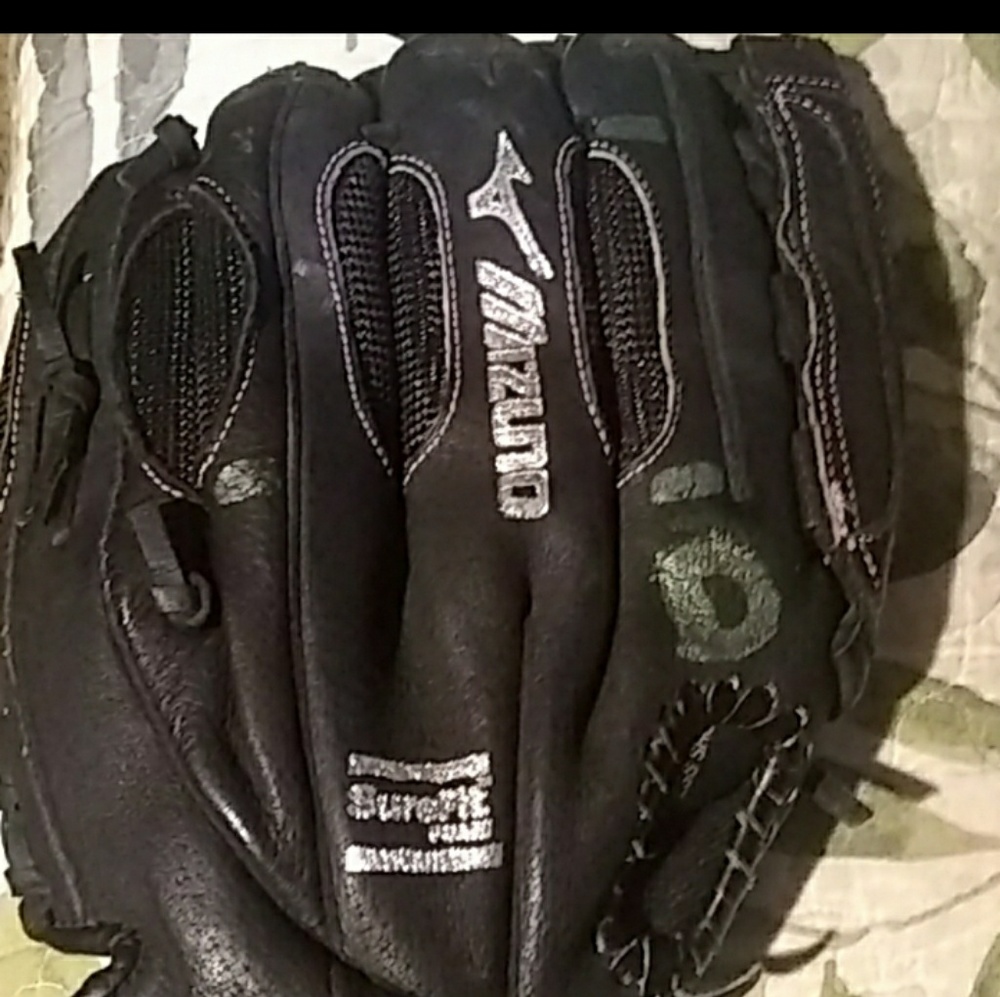 Softball glove